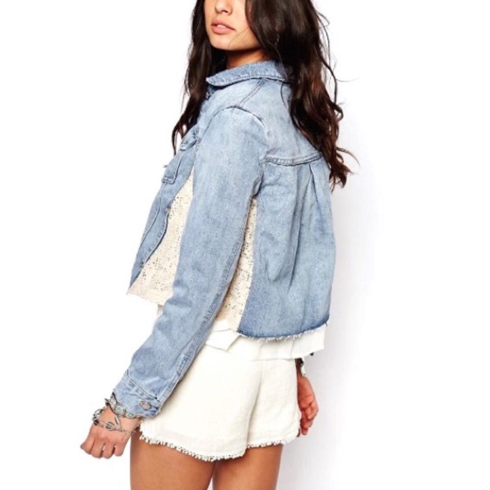 FREE PEOPLE | Crochet Lace Insert Cropped Denim Jean Jacket Women’s Size M - Picture 2 of 11